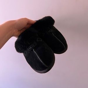 Ugg Slippers Size 7 Scuffette II